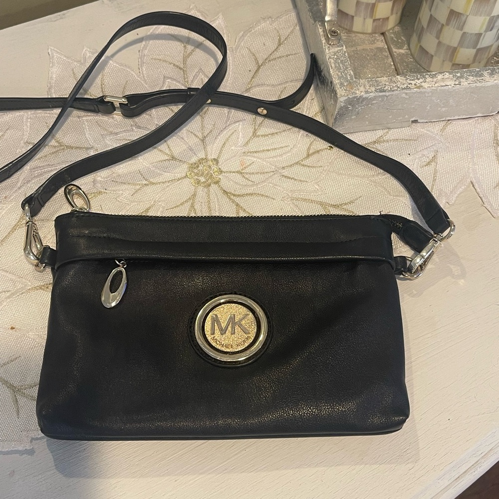 Micheal Kors  Black leather cross body w gold hardware